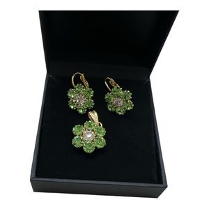 Beautiful pendant with matching earrings